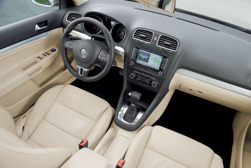 Volkswagen Golf 2010 салон