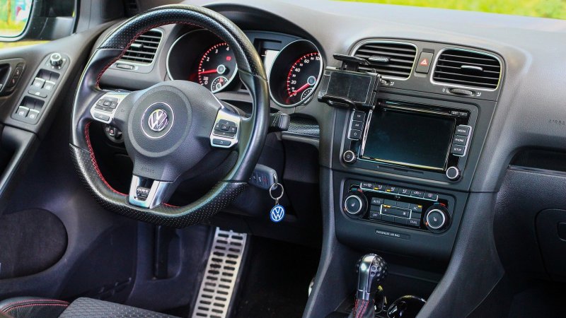 Volkswagen Golf 4 1.6 салон