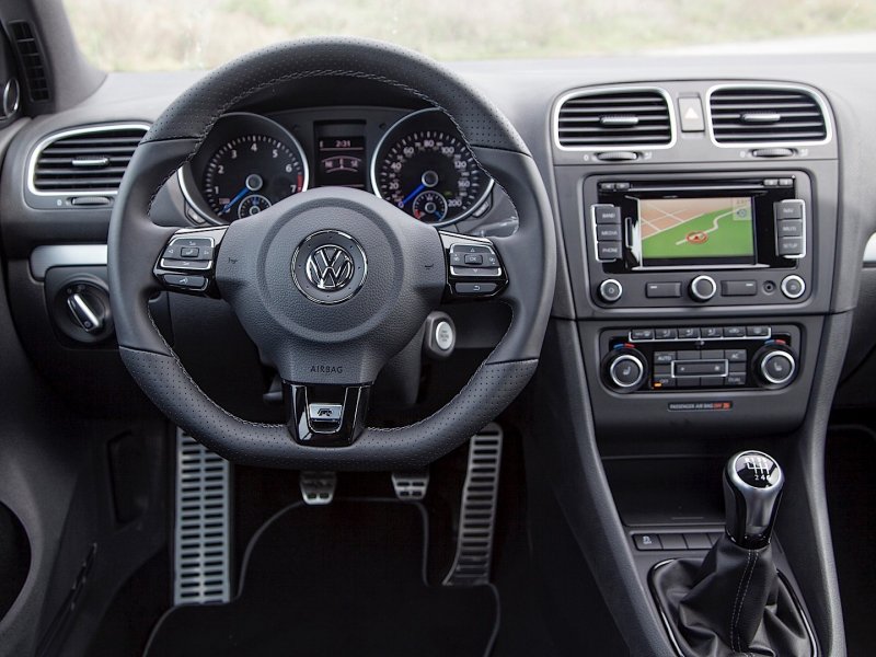 Volkswagen Golf 2012 Interior