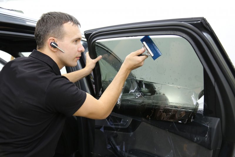 Тонировщик автомобилей