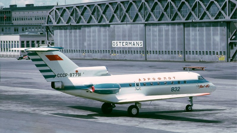 Пассажирский самолет як-40 Великий Устюг