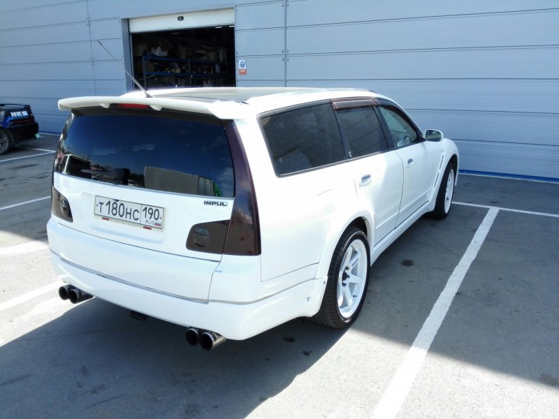 Nissan Stagea r3