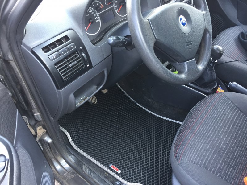 Fiat Albea 2007 1.4 седан салон
