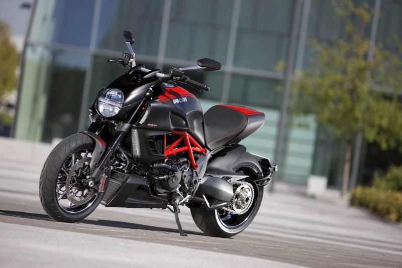 Мотоцикл Ducati Diavel Carbon