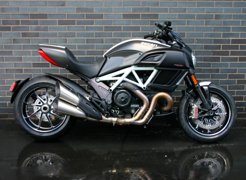 Ducati Diavel Carbon
