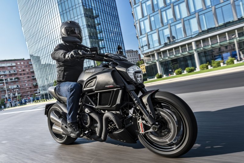 Мотоцикл Ducati Diavel Carbon