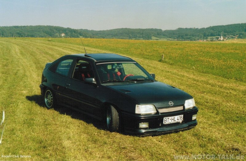 Opel Kadett универсал зеленый