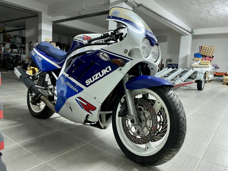 Suzuki GSXR 750 Вилли