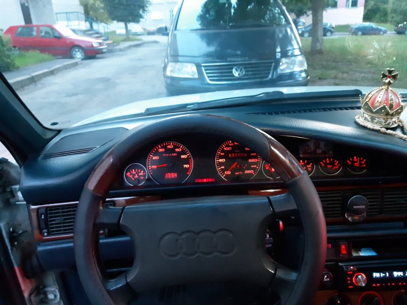 Audi 100 с3 салон ночью