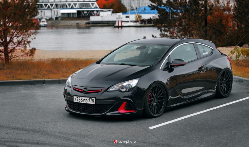 Опель Астра GTC купе графит