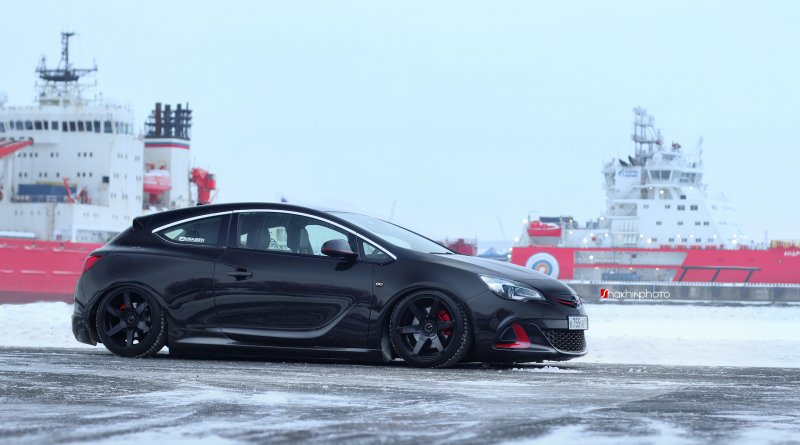 Опель Астра GTC 2019 черный