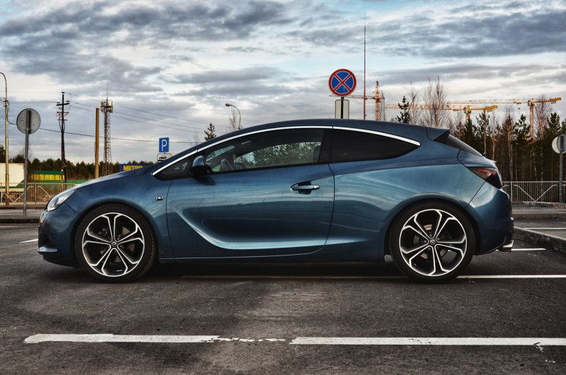 Opel Astra GTC на дисках BBS