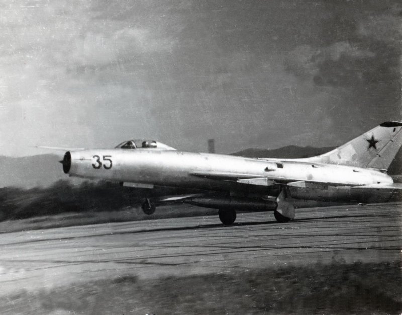 Су-9 истребитель-бомбардировщик