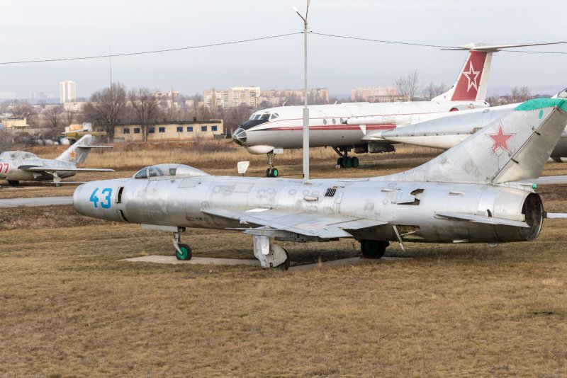 Истребитель-перехватчик Су-11
