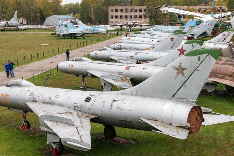 Истребитель-перехватчик Су-9