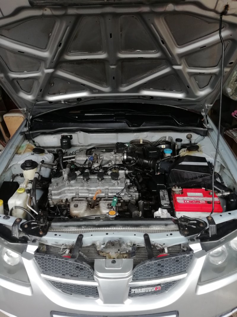 Nissan Almera g15 подкапотное пространство