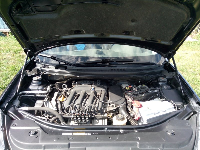 Nissan Almera Classic под капотом