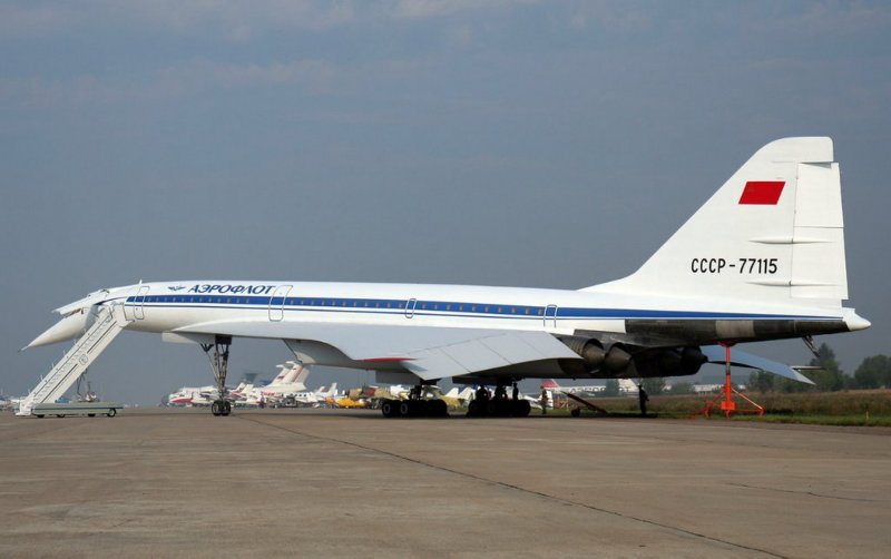 Сверхзвуковой пассажирский самолет ту-144