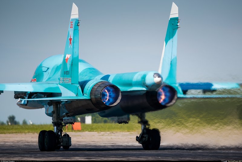 Су-34 бомбардировщик