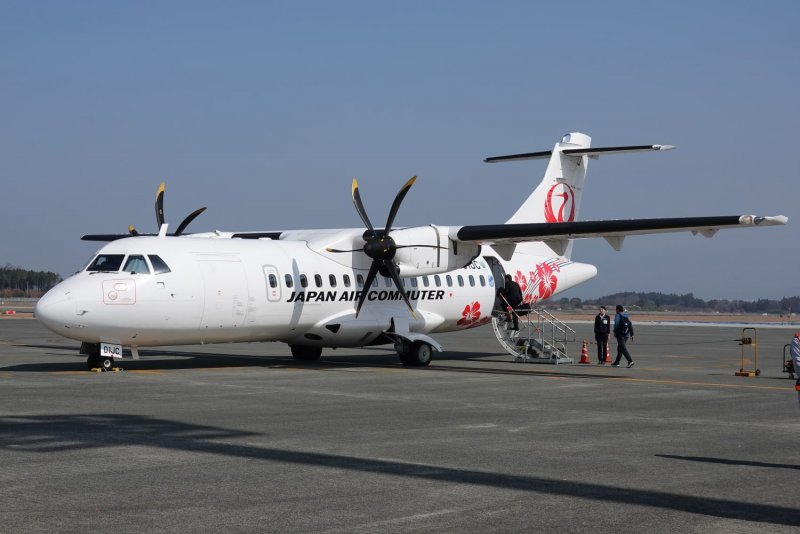 Самолет ATR 42 салон