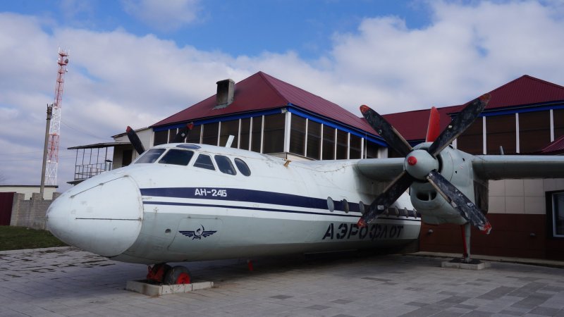 АН-24 памятник Саратов