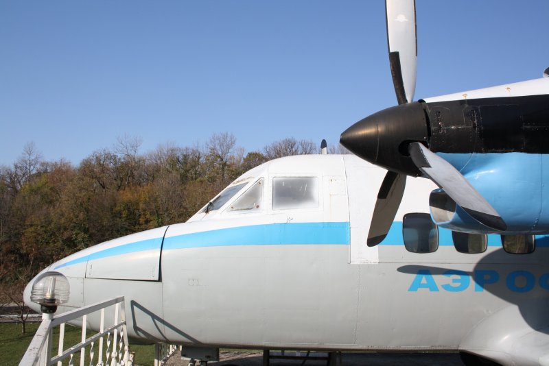 АН-24 памятник Саратов