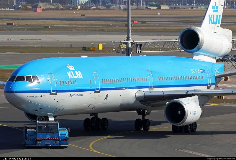 MCDONNELL Douglas MD-11