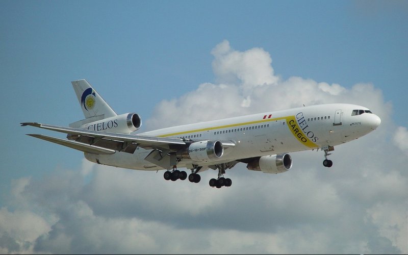 Авиалайнер «DC-10»
