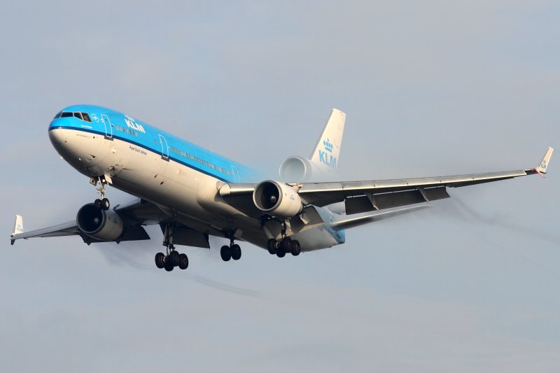 Самолет Дуглас MD 11