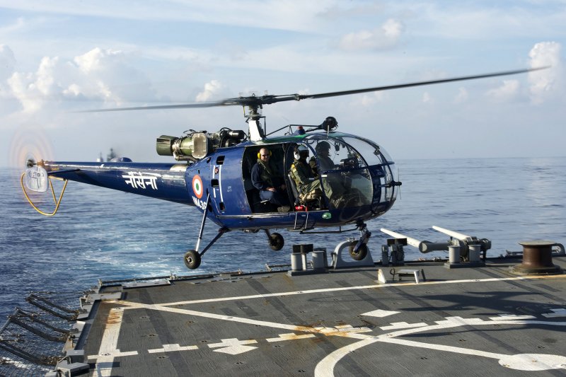 Alouette Squirrel Dolphin EC-145 на одной фотографии