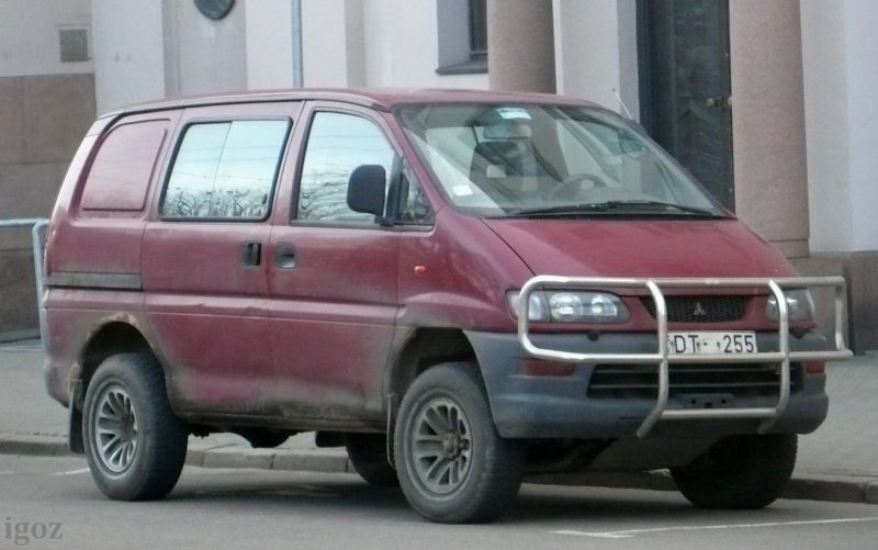 Митсубиси Делика 2000