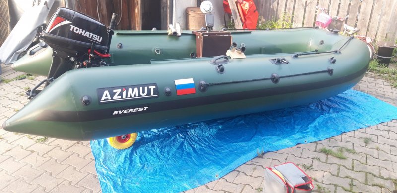 Лодка Азимут 330