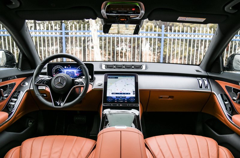 Mercedes 223 Interior