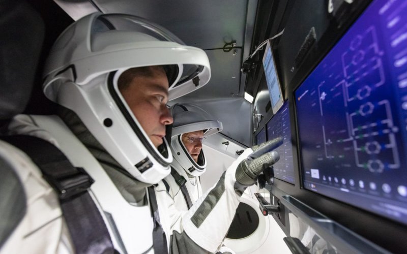 Илон Маск Crew Dragon