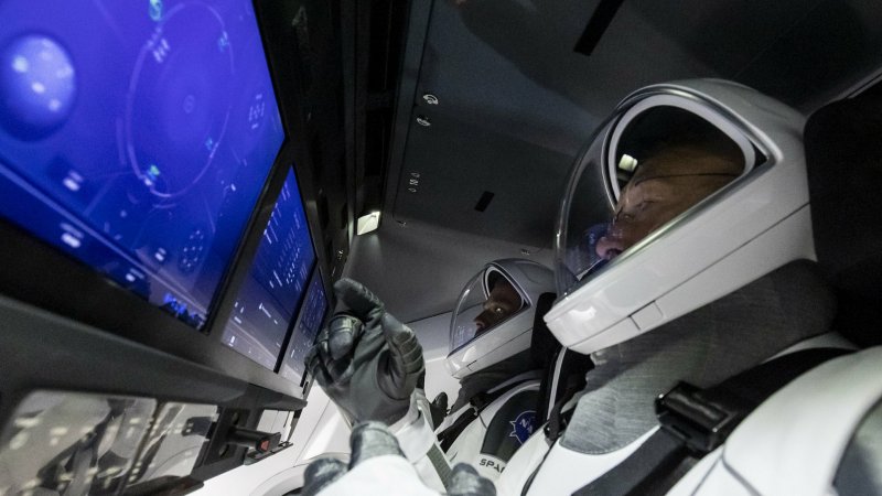 Crew Dragon космический корабль
