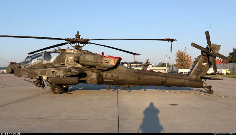 Вертолет Apache Ah-64 с внутри