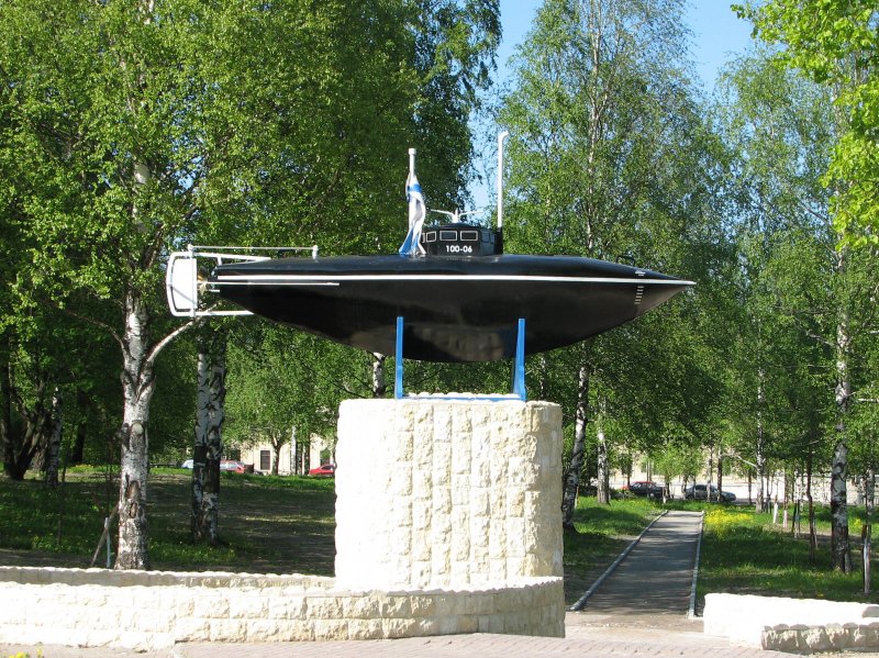 Памятник подводной лодке в Гатчине