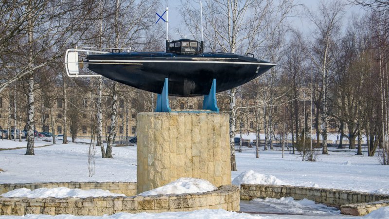 Памятник подводной лодке в Гатчине