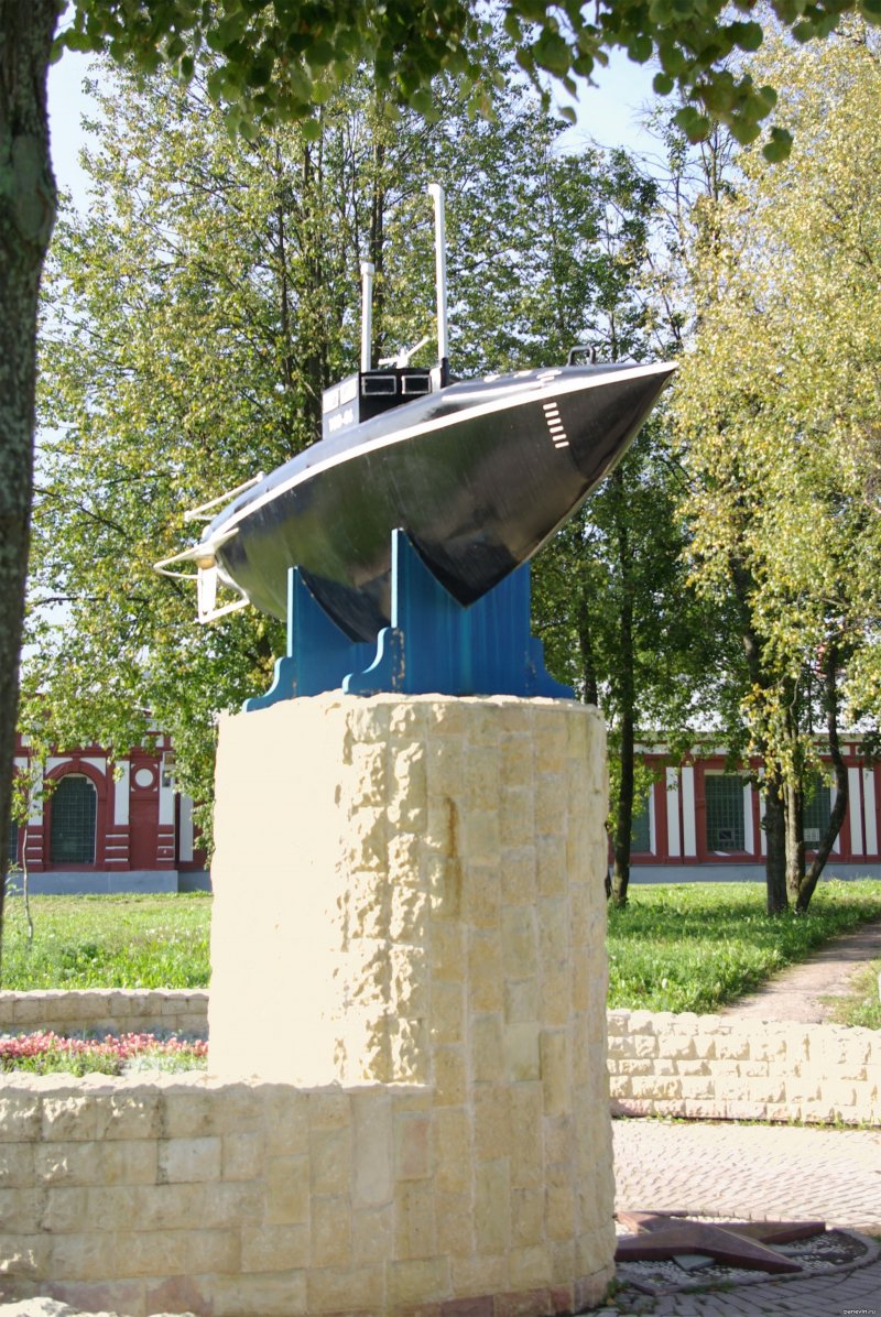Подводная лодка Джевецкого. Памятник в Гатчине