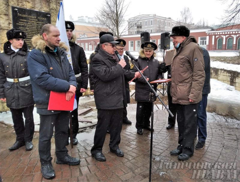Подводная лодка Кронштадт памятник