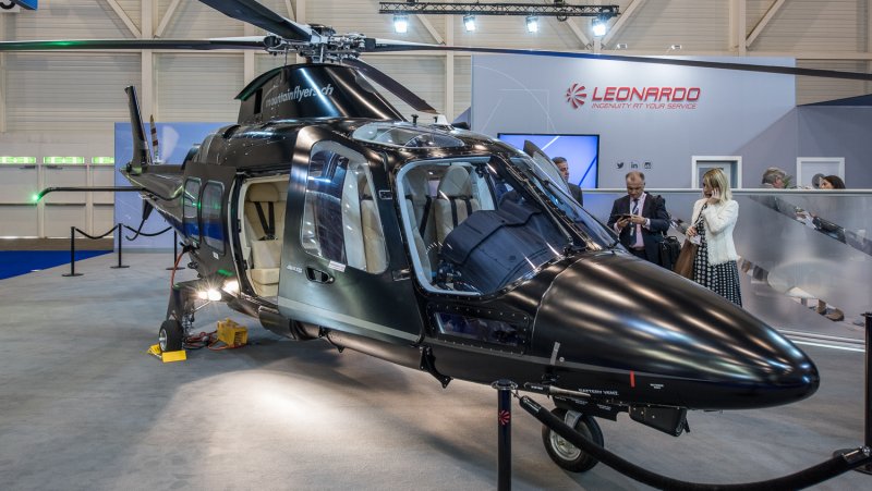 Leonardo Helicopters aw109 GRANDNEW Блэк интерьер
