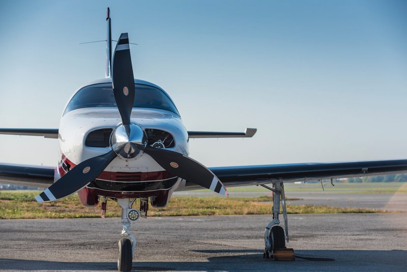 Самолет Cessna 303