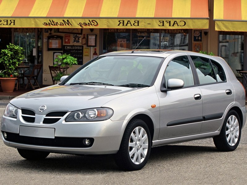 Nissan Almera n16 хэтчбек