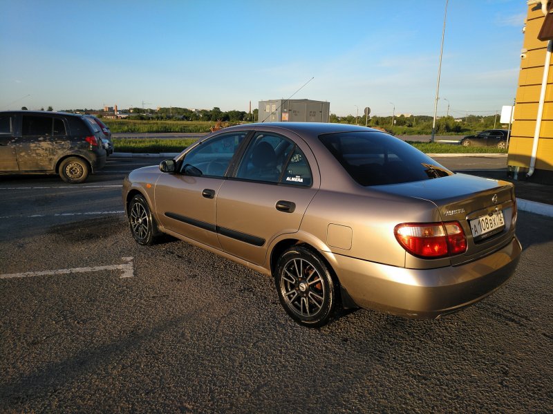 Nissan Almera II (n16)