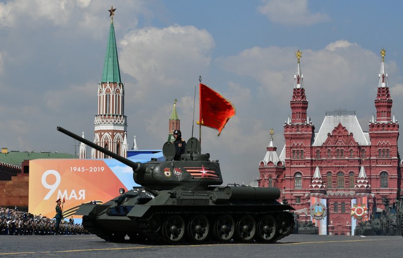 Танк т-34 на красной площади
