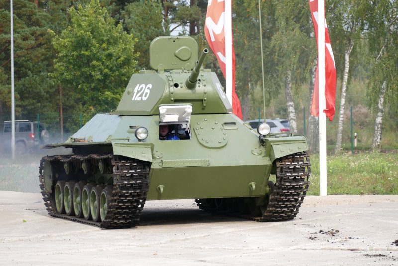 Лёгкий колёсно-гусеничный танк СТЗ-25