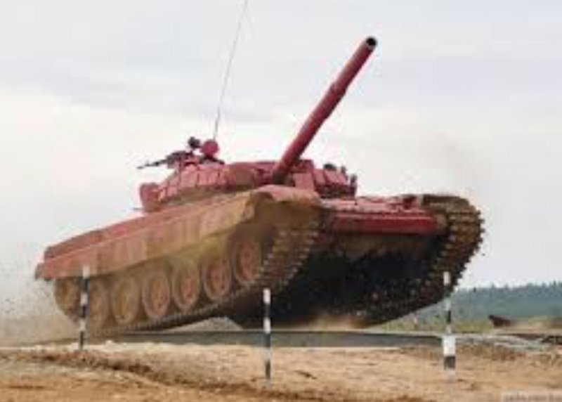 Розовый танк т 72
