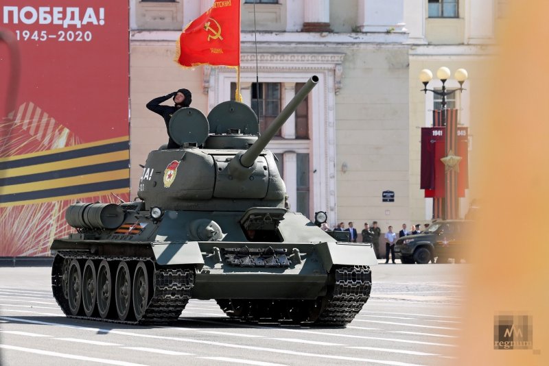 Танк т 34 на параде в Москве