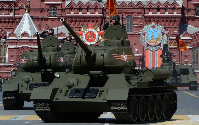 Танк т 34 в параде на красной площади