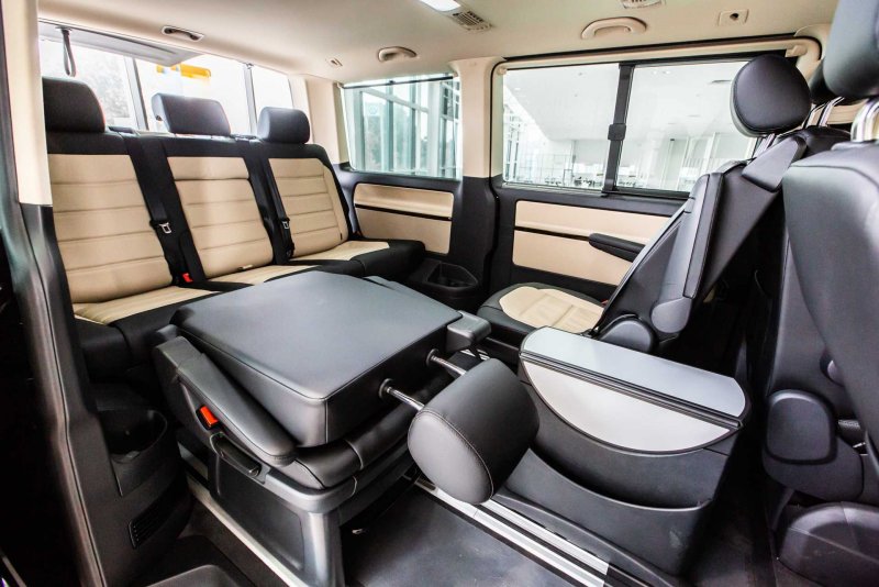 Volkswagen Multivan 2011 салон